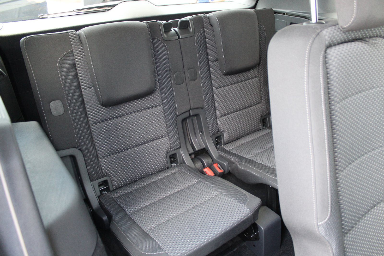 2026 Volkswagen Touran R-Line — fotografija 14