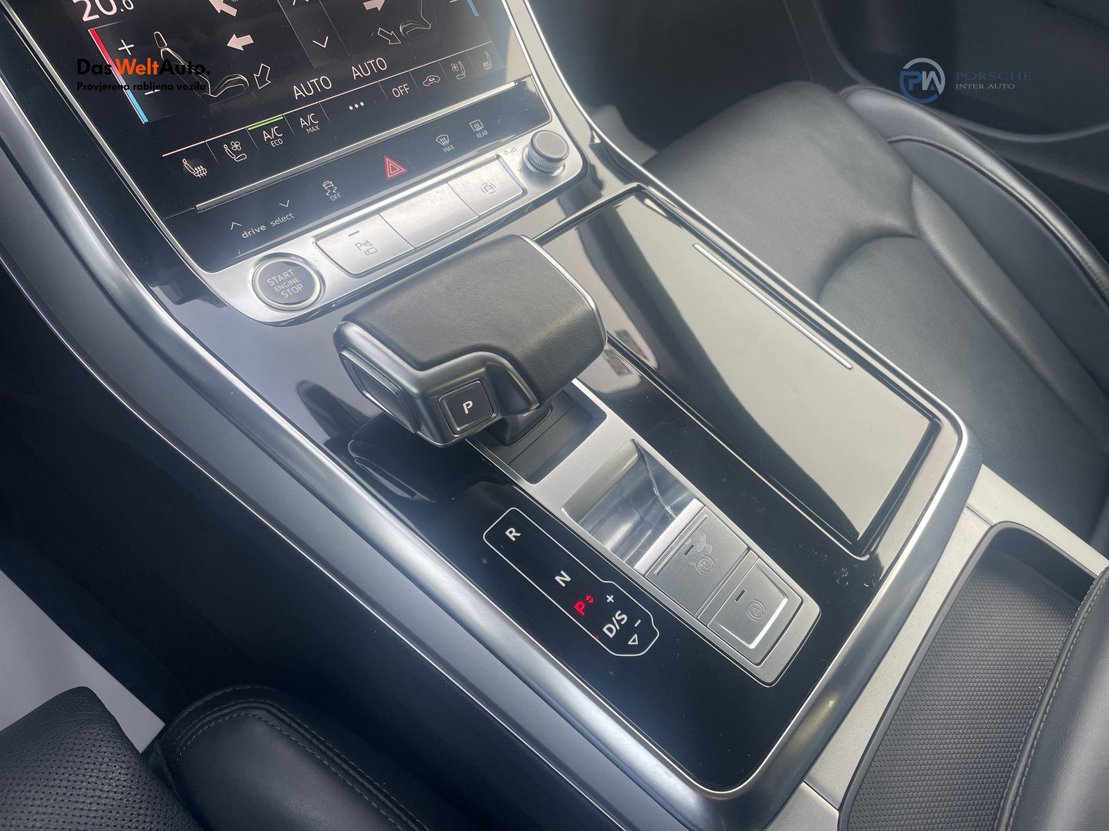 2020 Audi Q8 S line — fotografija 18