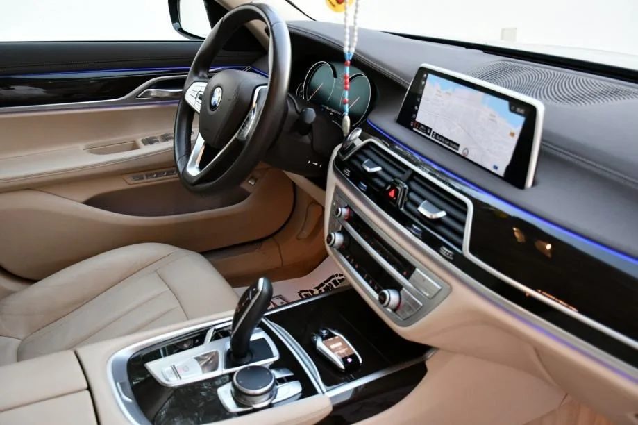 2017 BMW Serija 7 — fotografija 20