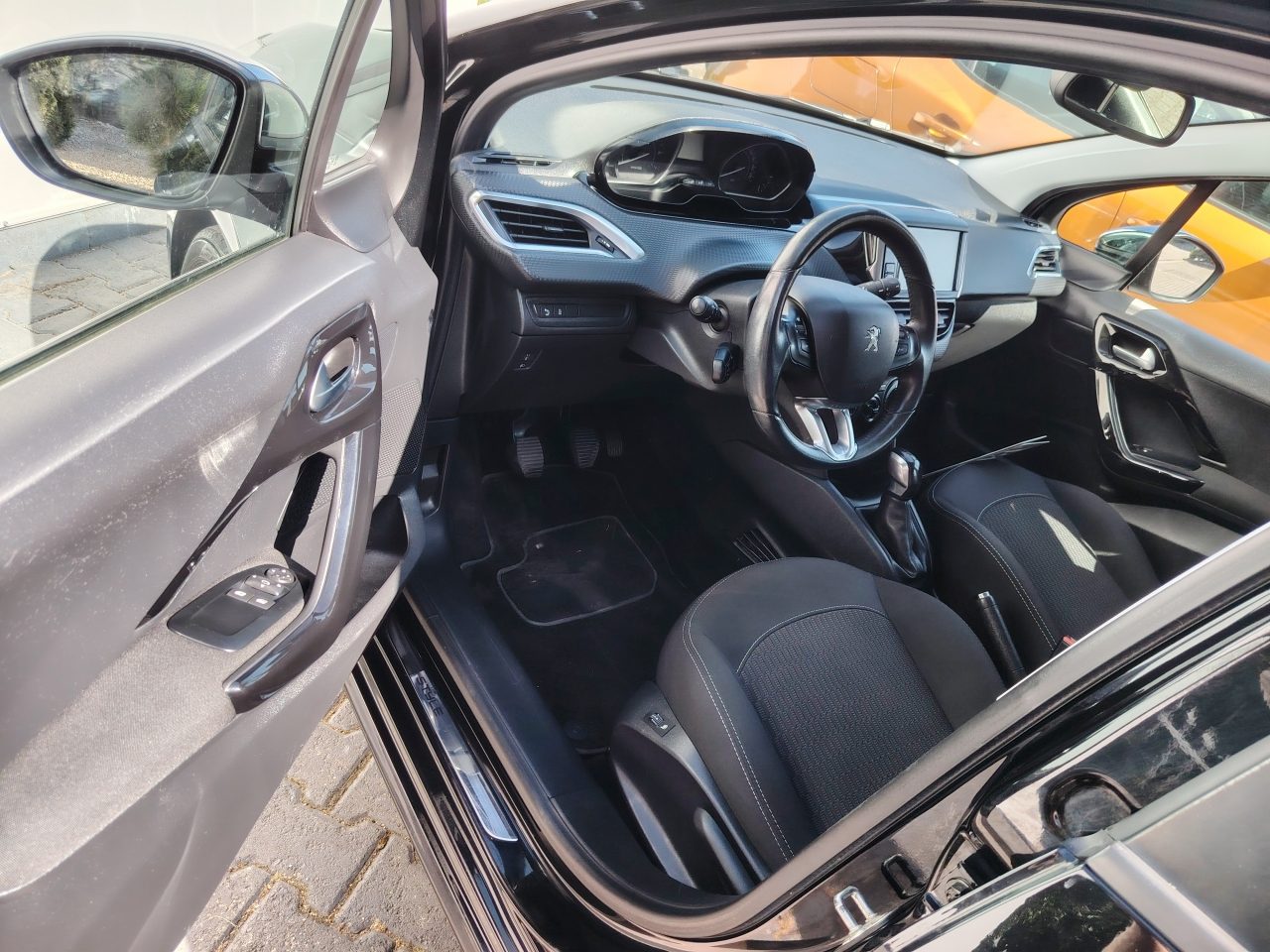 2017 Peugeot 208 — fotografija 4