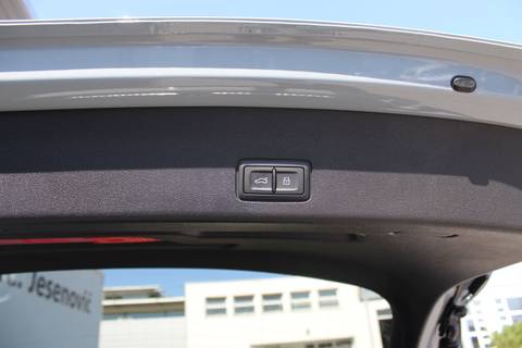 2026 Audi Q3 Sportback S line — sličica 17