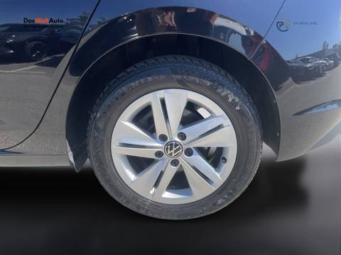 2023 Volkswagen Golf — sličica 21