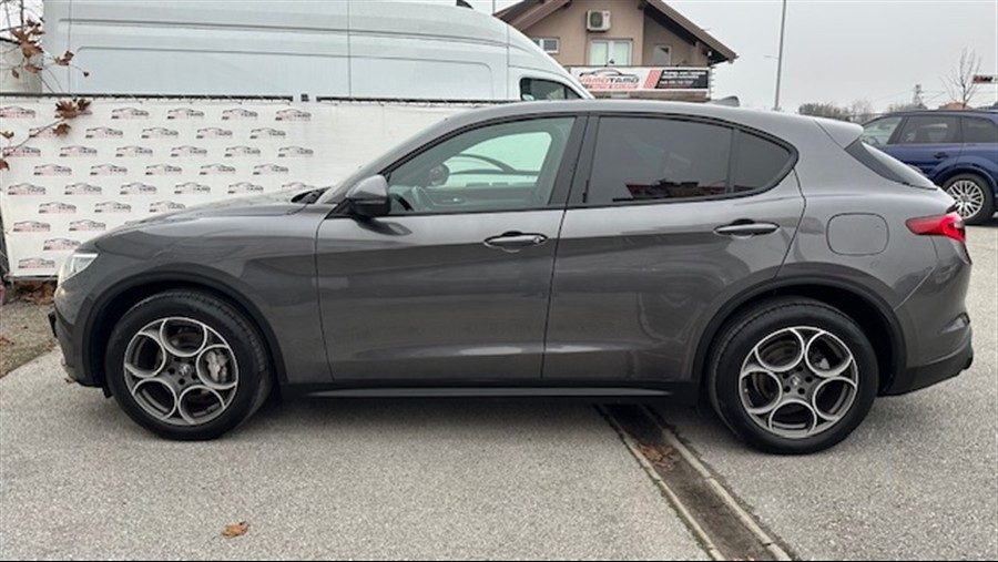 2022 Alfa Romeo Stelvio — fotografija 7