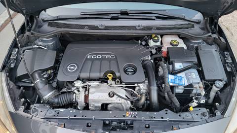 2015 Opel Astra — sličica 18