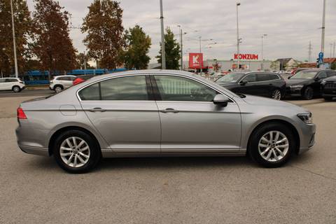 2022 Volkswagen Passat — sličica 4