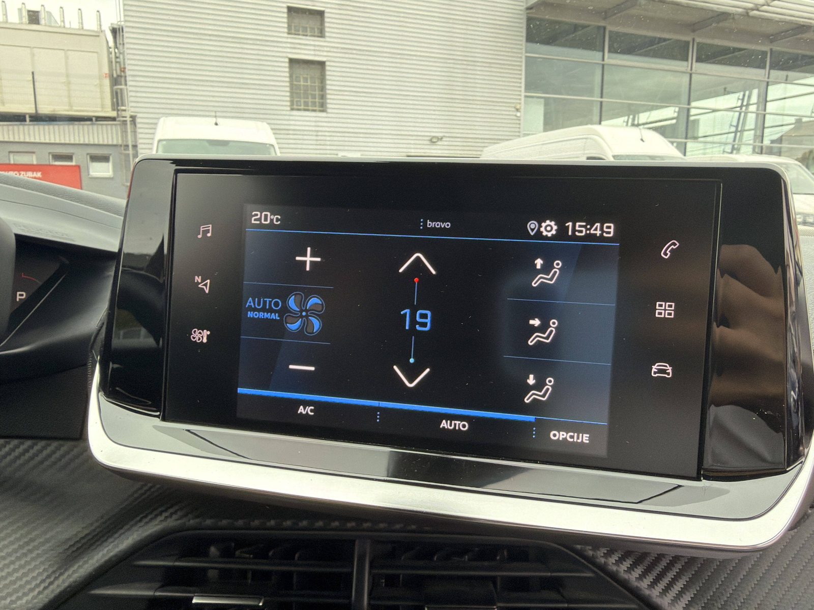 2023 Peugeot 2008 — fotografija 22