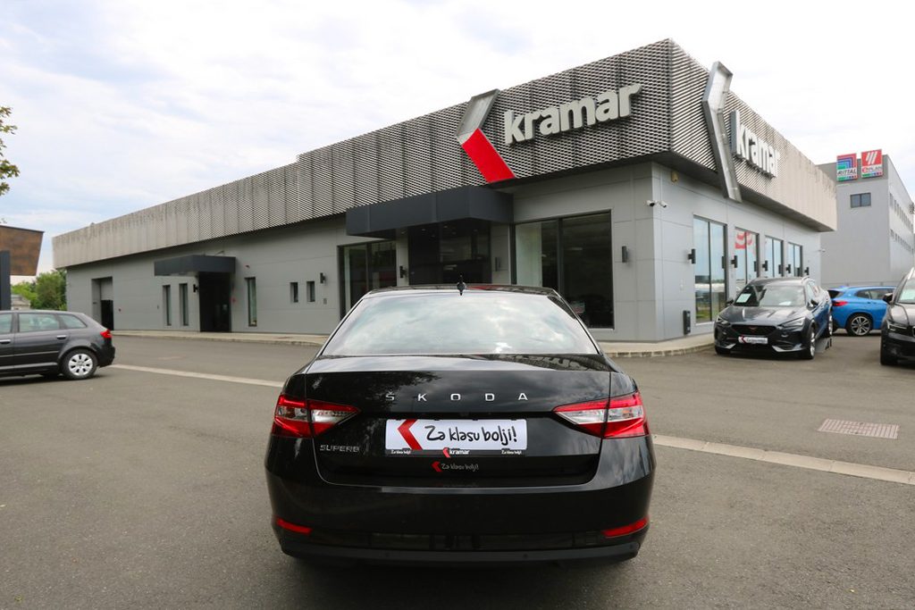 2023 Škoda Superb — fotografija 20