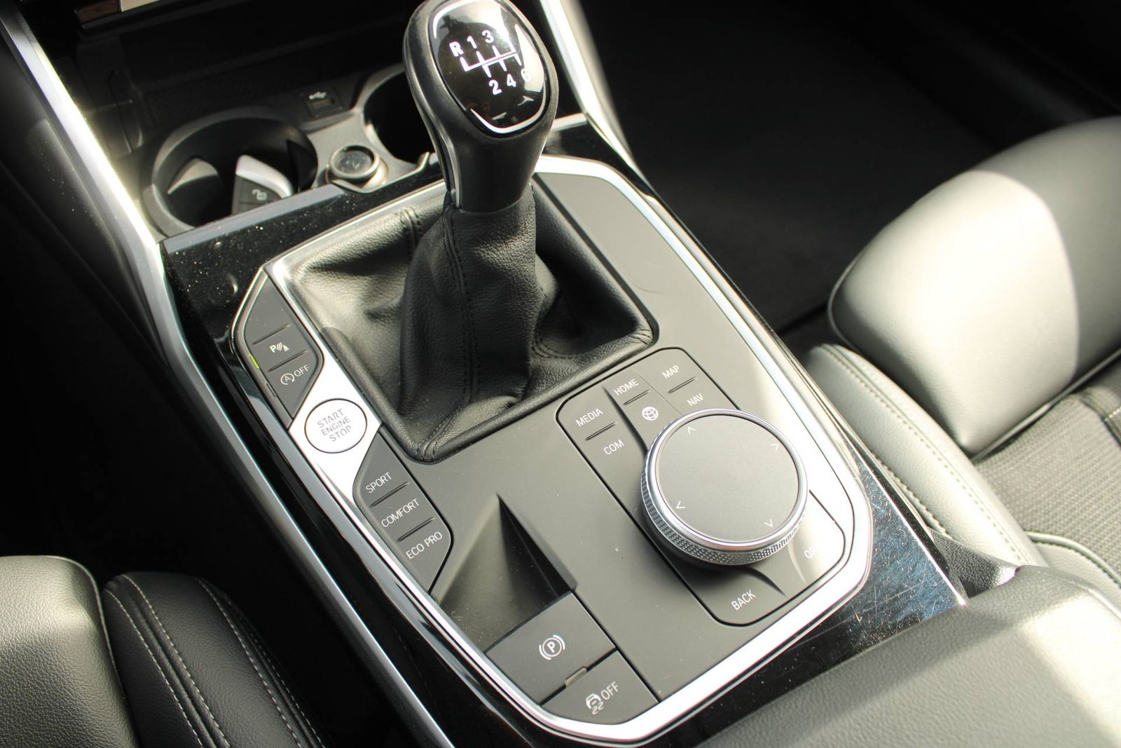 2022 BMW Serija 3 — fotografija 18