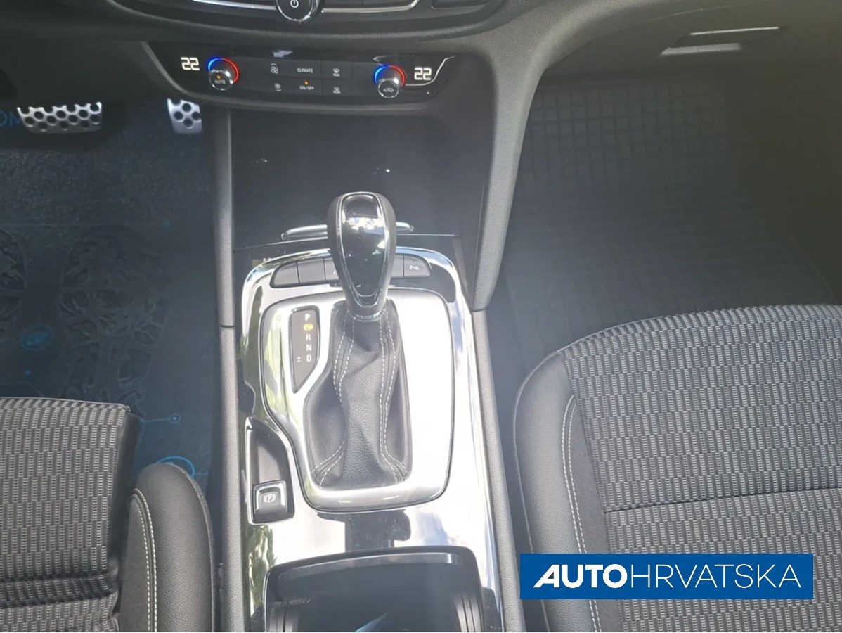 2017 Opel Insignia karavan — fotografija 17