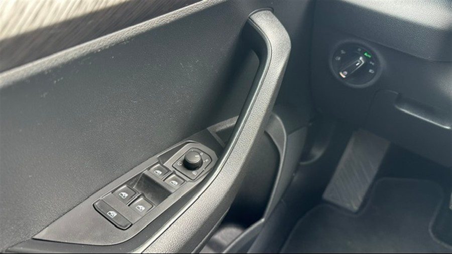 2023 Škoda Karoq — fotografija 23