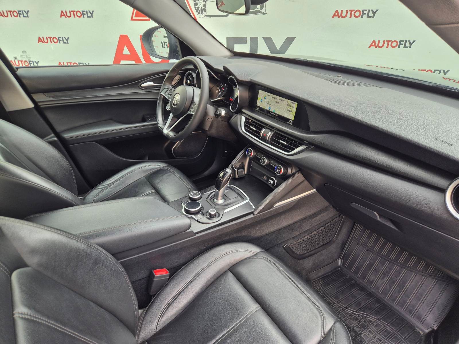 2017 Alfa Romeo Stelvio — fotografija 18