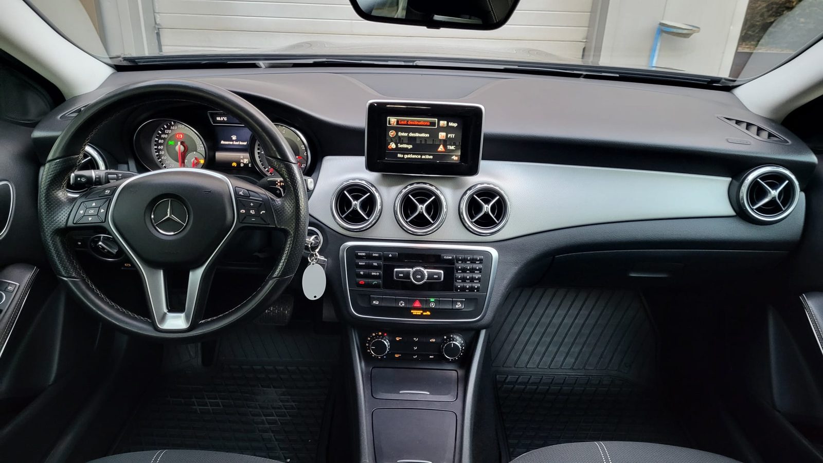 2015 Mercedes-Benz GLA — fotografija 16