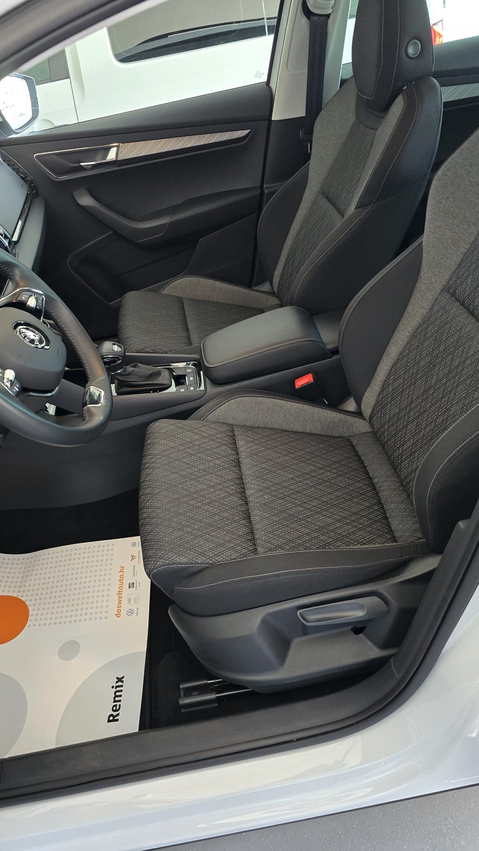 2023 Škoda Karoq — fotografija 12