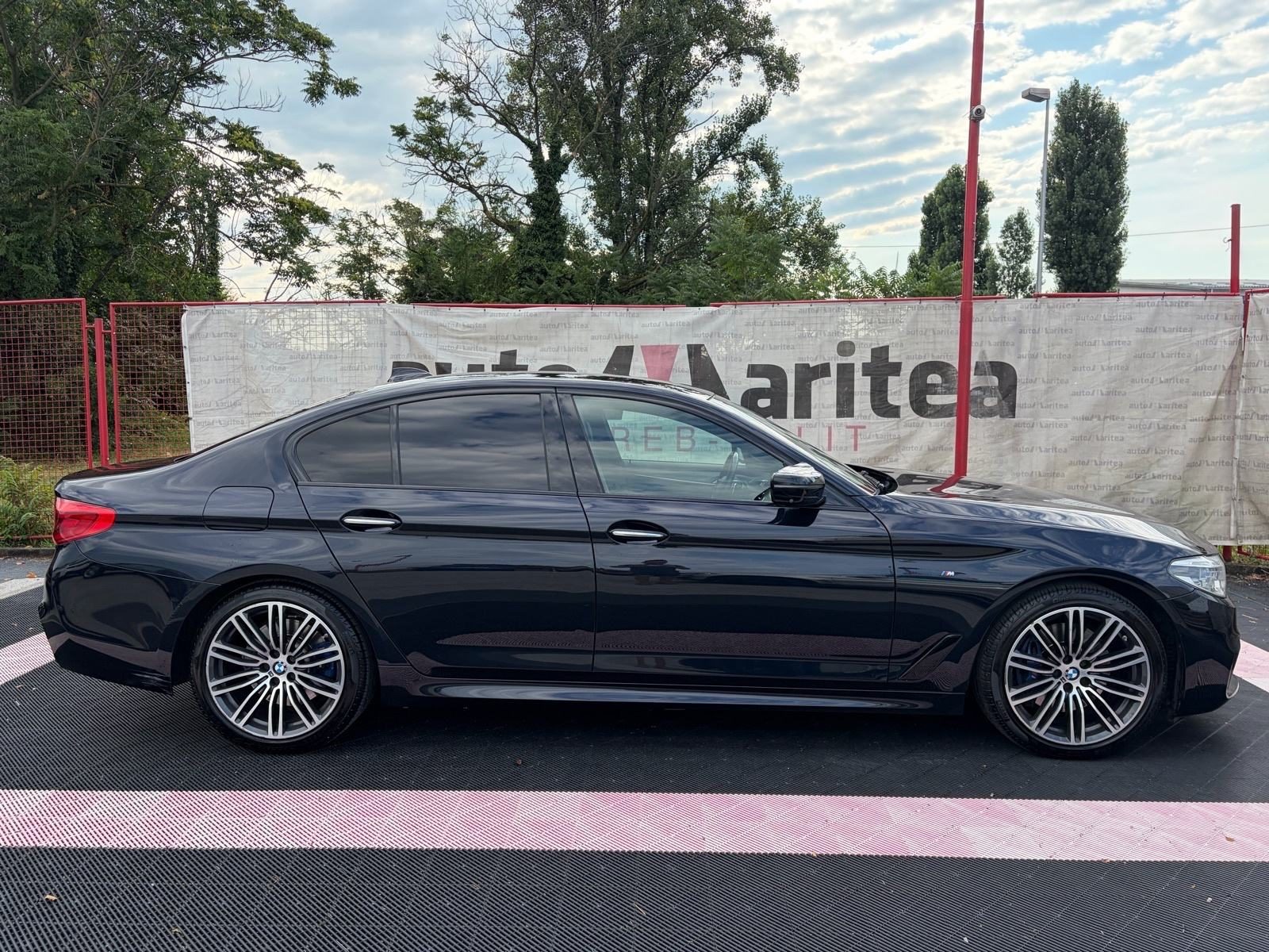 2019 BMW Serija 5 — fotografija 4