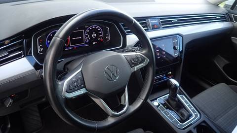 2022 Volkswagen Passat — sličica 6