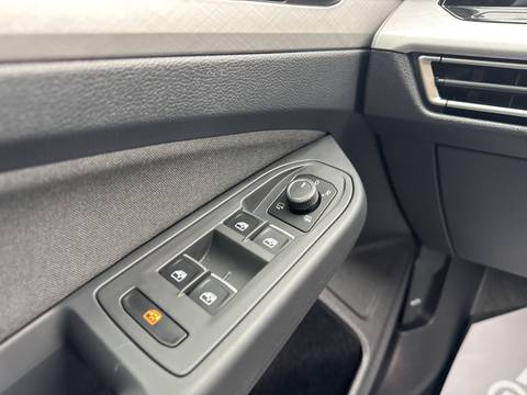 2022 Volkswagen Golf — sličica 26