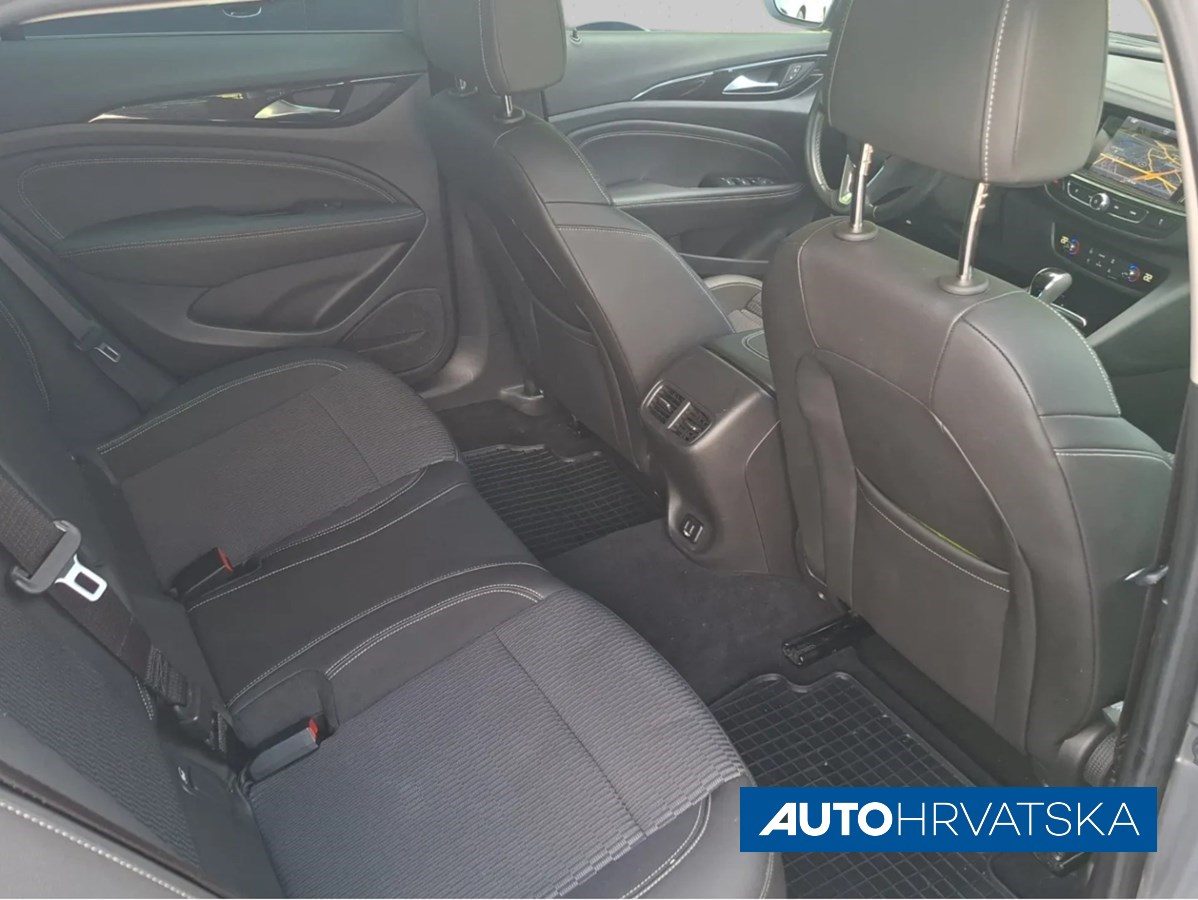 2017 Opel Insignia karavan — fotografija 11