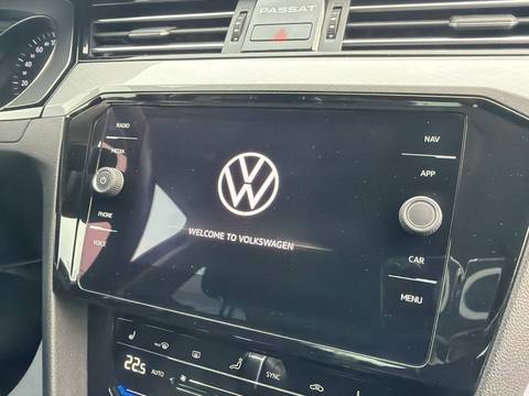 2021 Volkswagen Passat — sličica 23