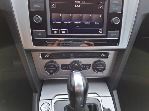 2019 Volkswagen Passat — sličica 9