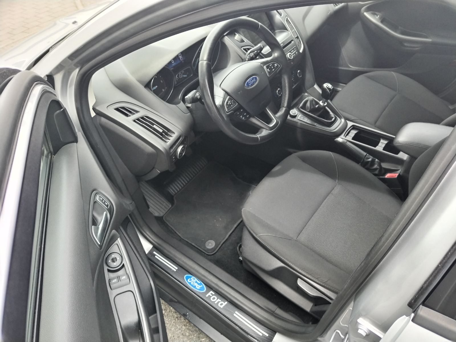 2015 Ford Focus karavan — fotografija 10