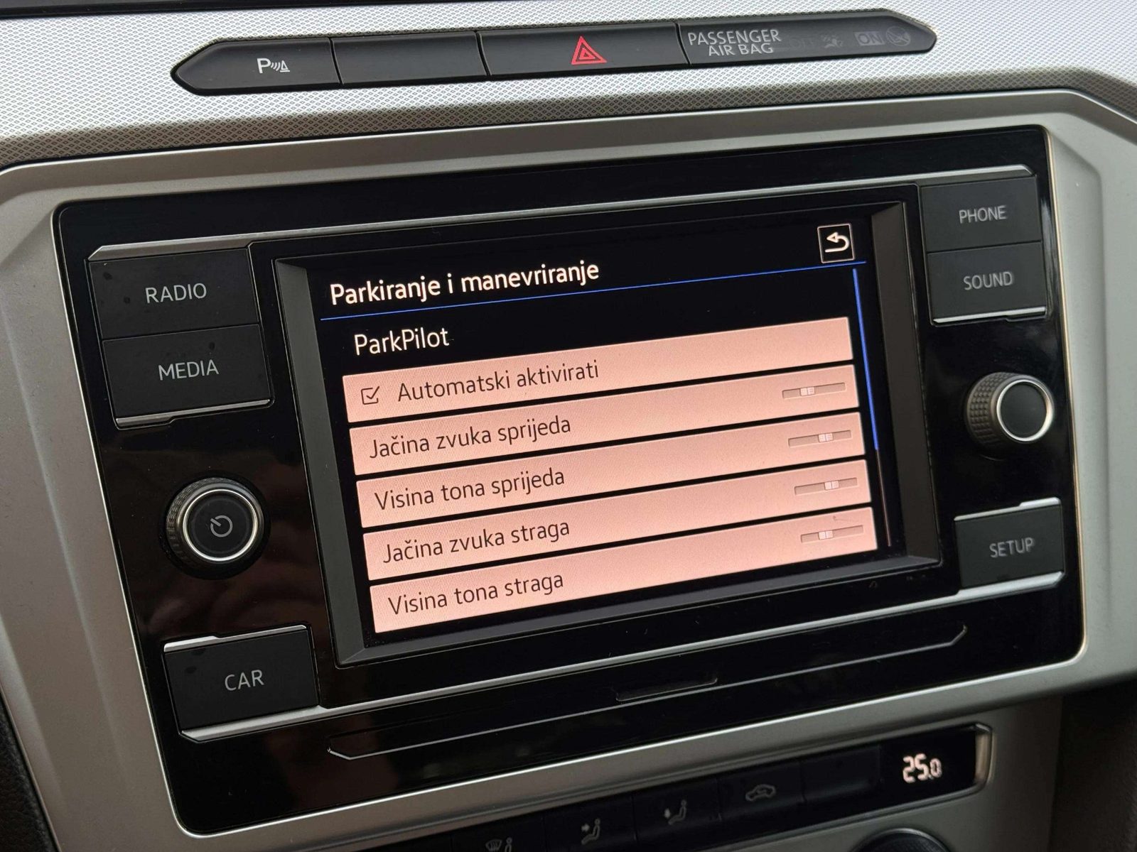 2019 Volkswagen Passat — fotografija 16
