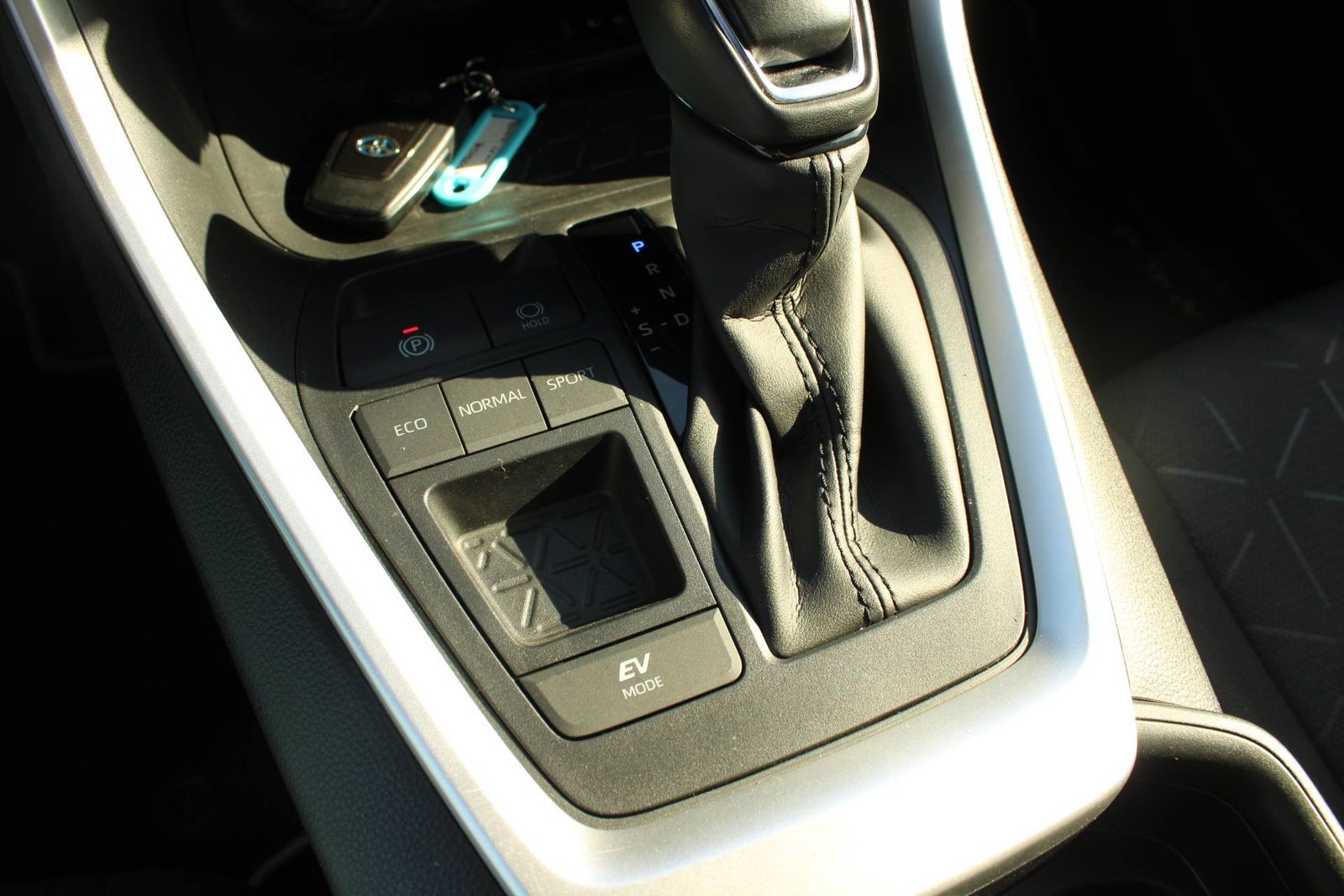 2022 Toyota RAV4 — fotografija 19