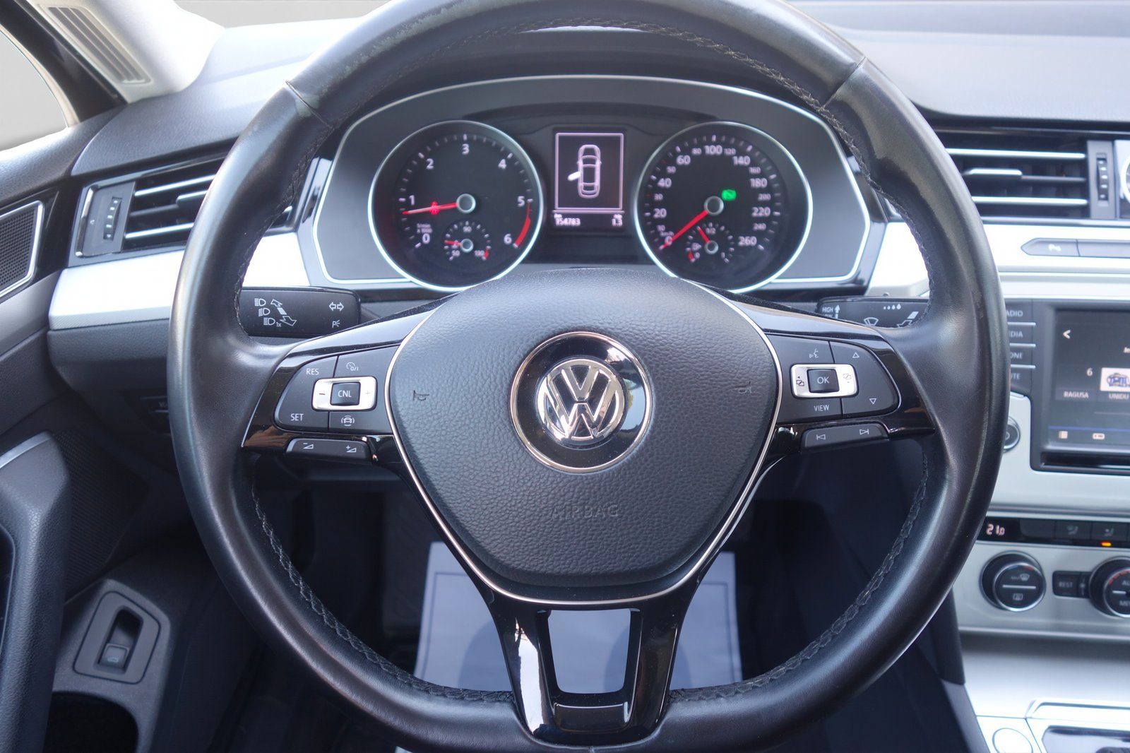 2017 Volkswagen Passat — fotografija 10