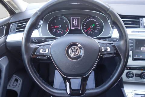 2017 Volkswagen Passat — sličica 10
