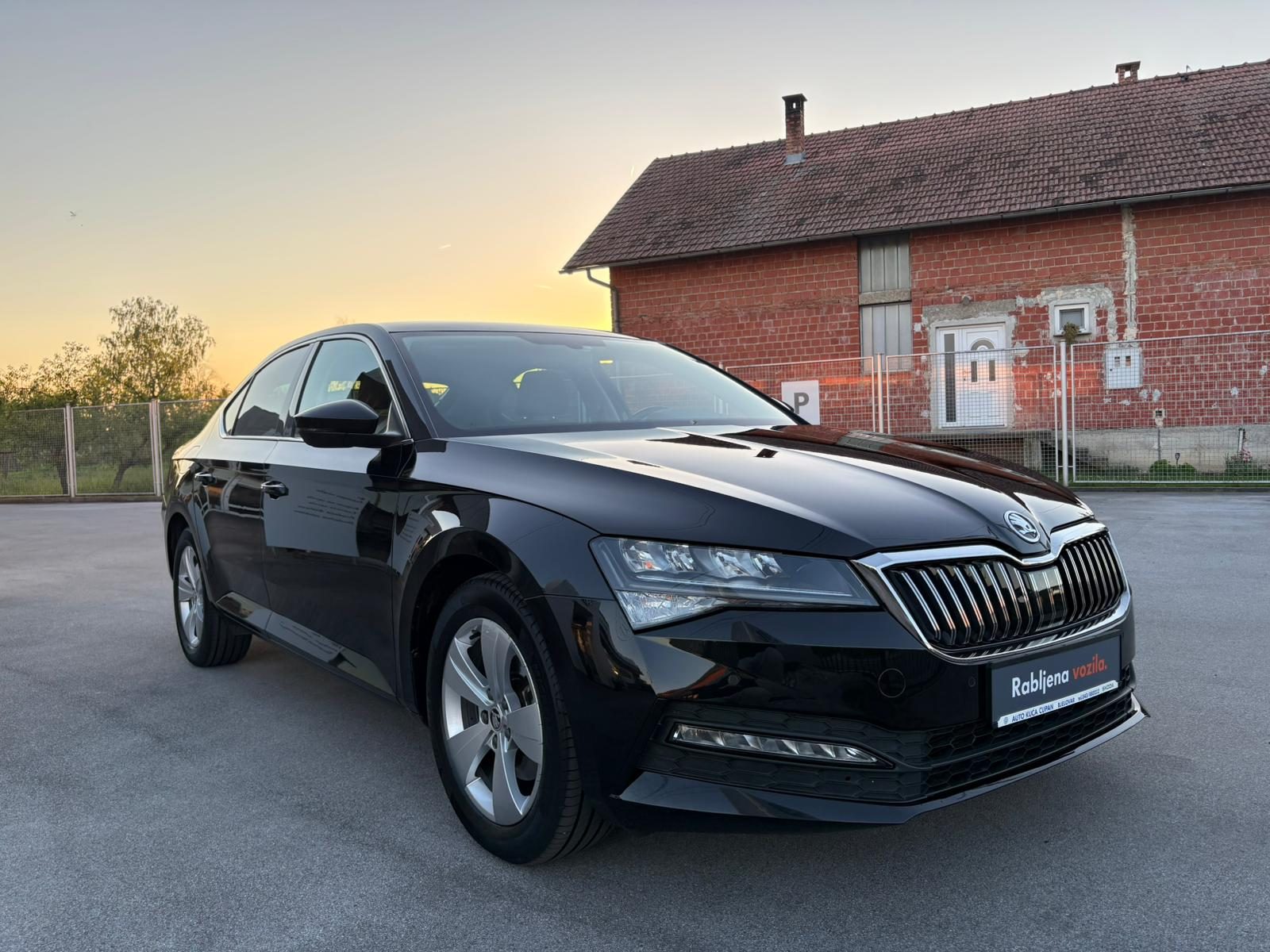 2021 Škoda Superb — fotografija 3