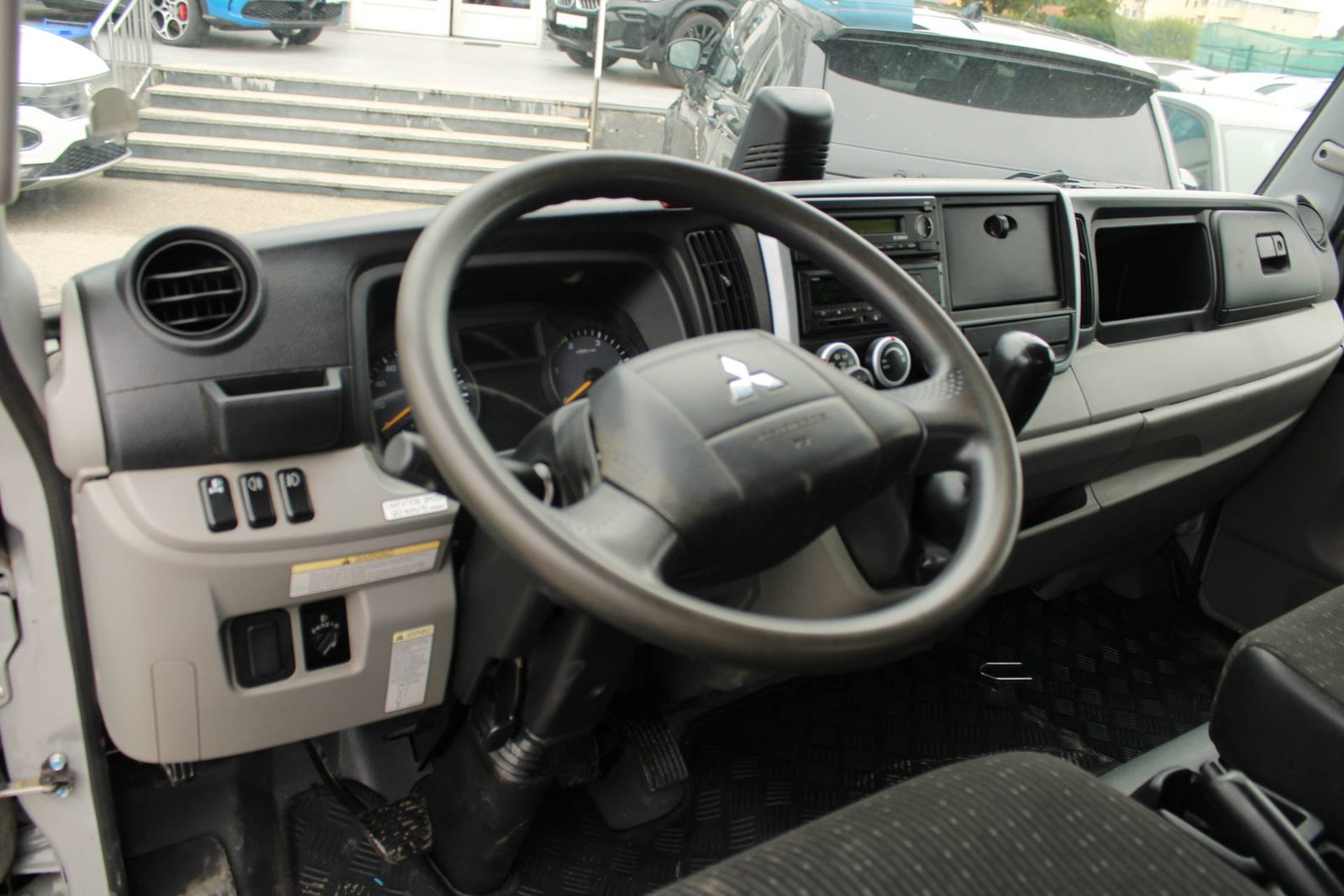 2023 Mitsubishi Mitchubishi — fotografija 8