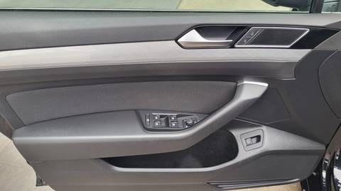 2021 Volkswagen Passat — sličica 24