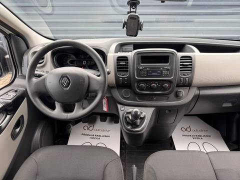 2015 Renault Trafic — sličica 17