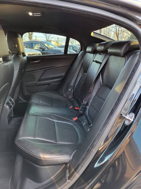 2016 Jaguar XE — sličica 15