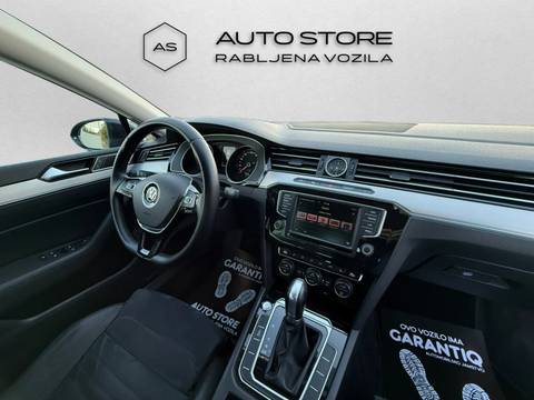 2017 Volkswagen Passat Highline — sličica 27