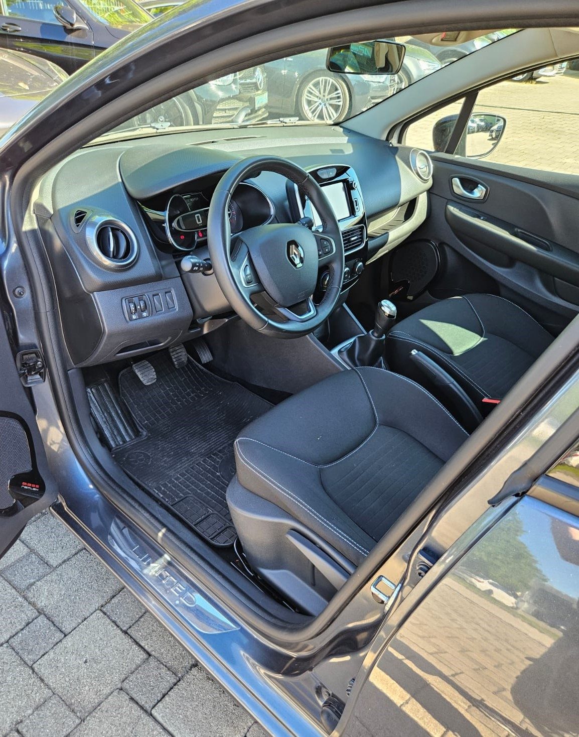 2017 Renault Clio — fotografija 9