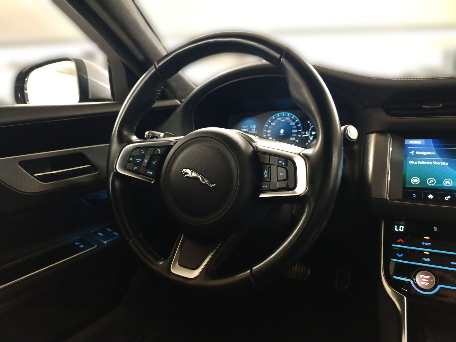 2021 Jaguar XF — fotografija 14