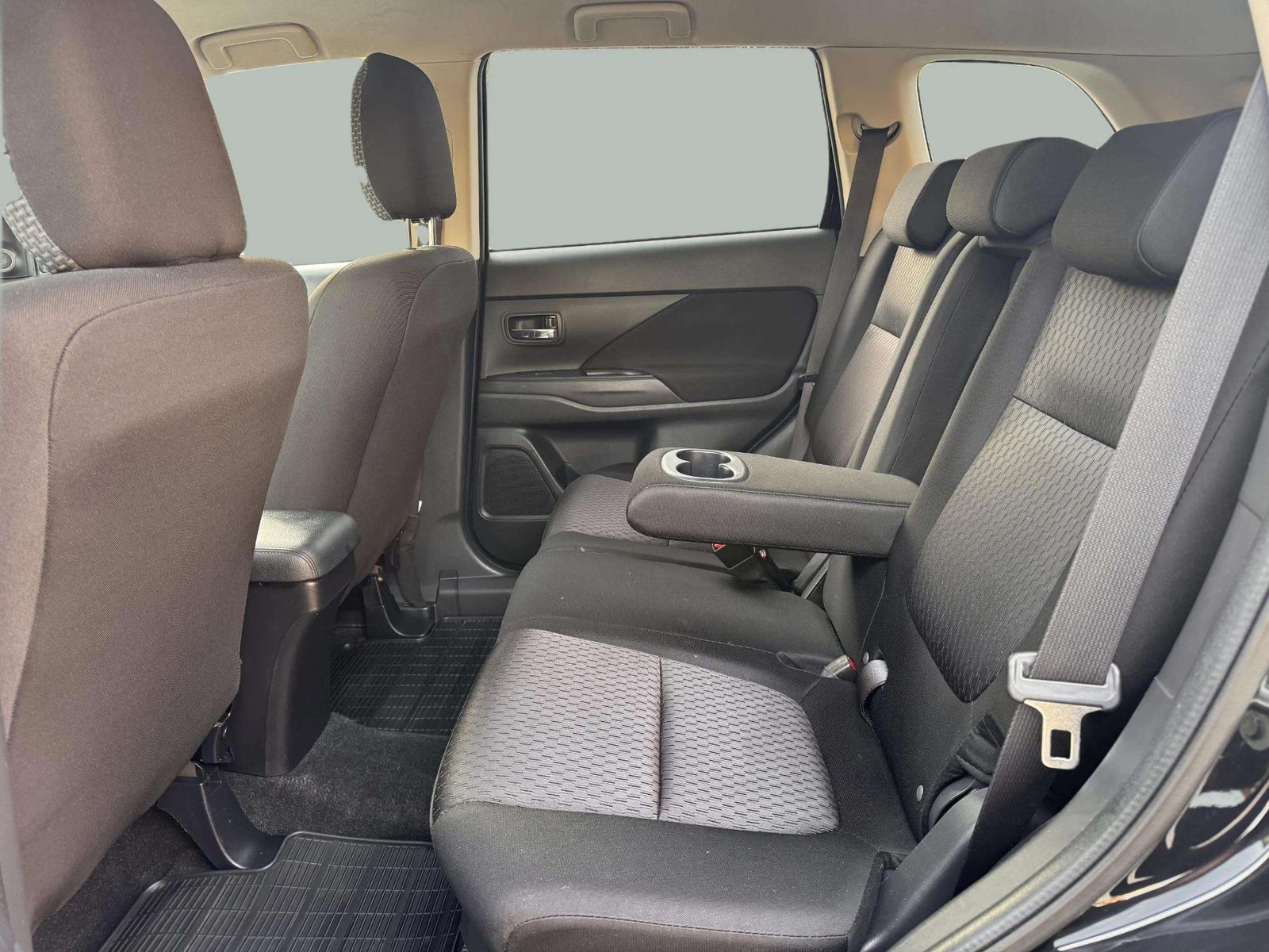 2013 Mitsubishi Outlander — fotografija 15