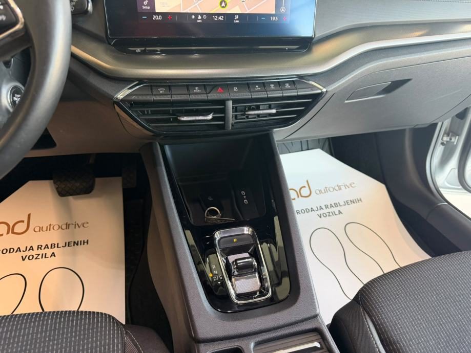 2022 Škoda Octavia Combi — fotografija 20