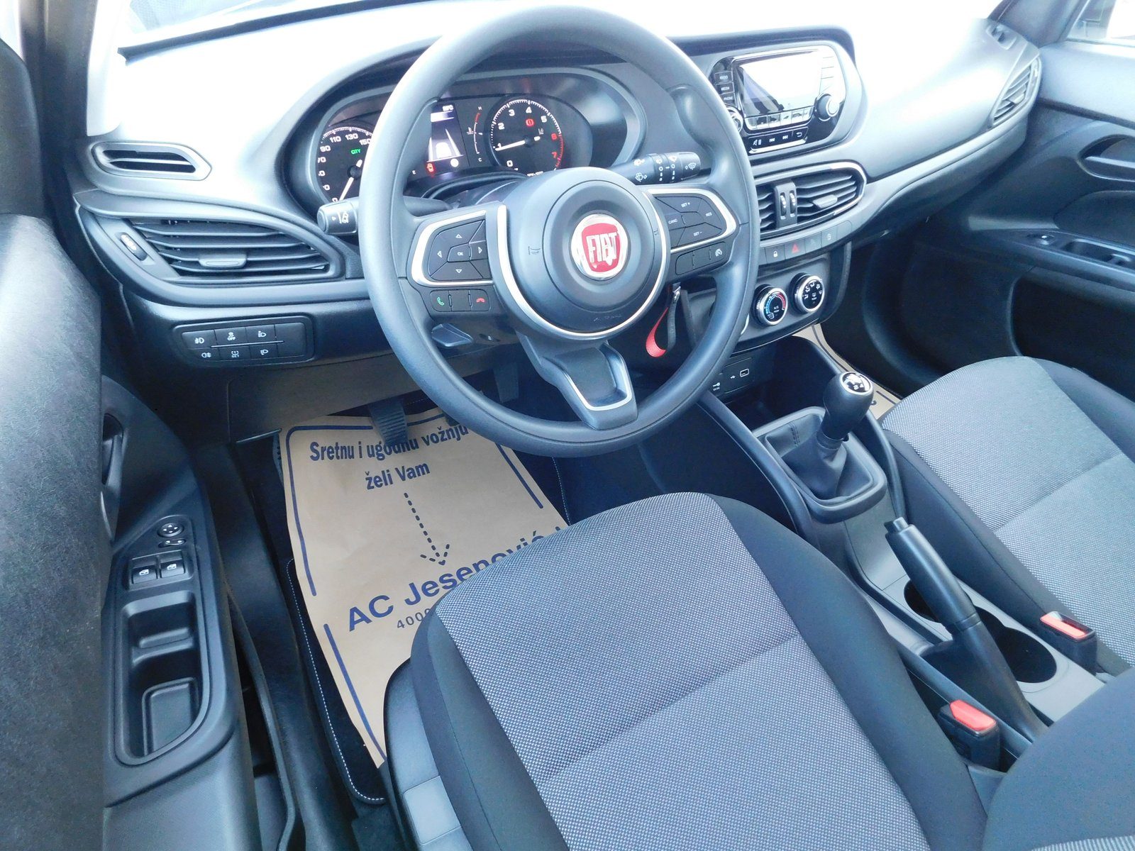 2022 Fiat Tipo — fotografija 8