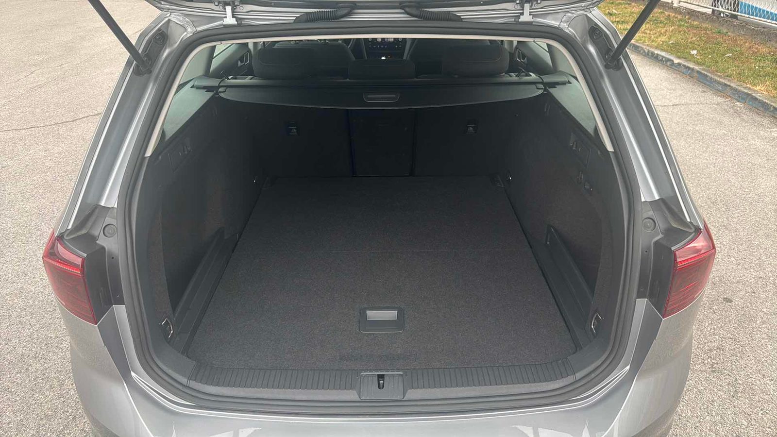 2022 Volkswagen Passat Variant — fotografija 12