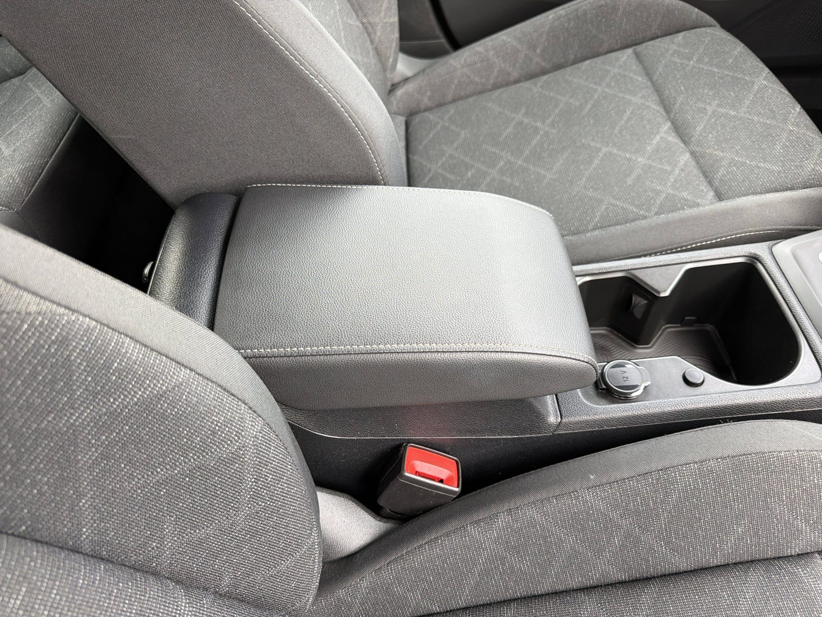 2024 Volkswagen Golf — fotografija 18