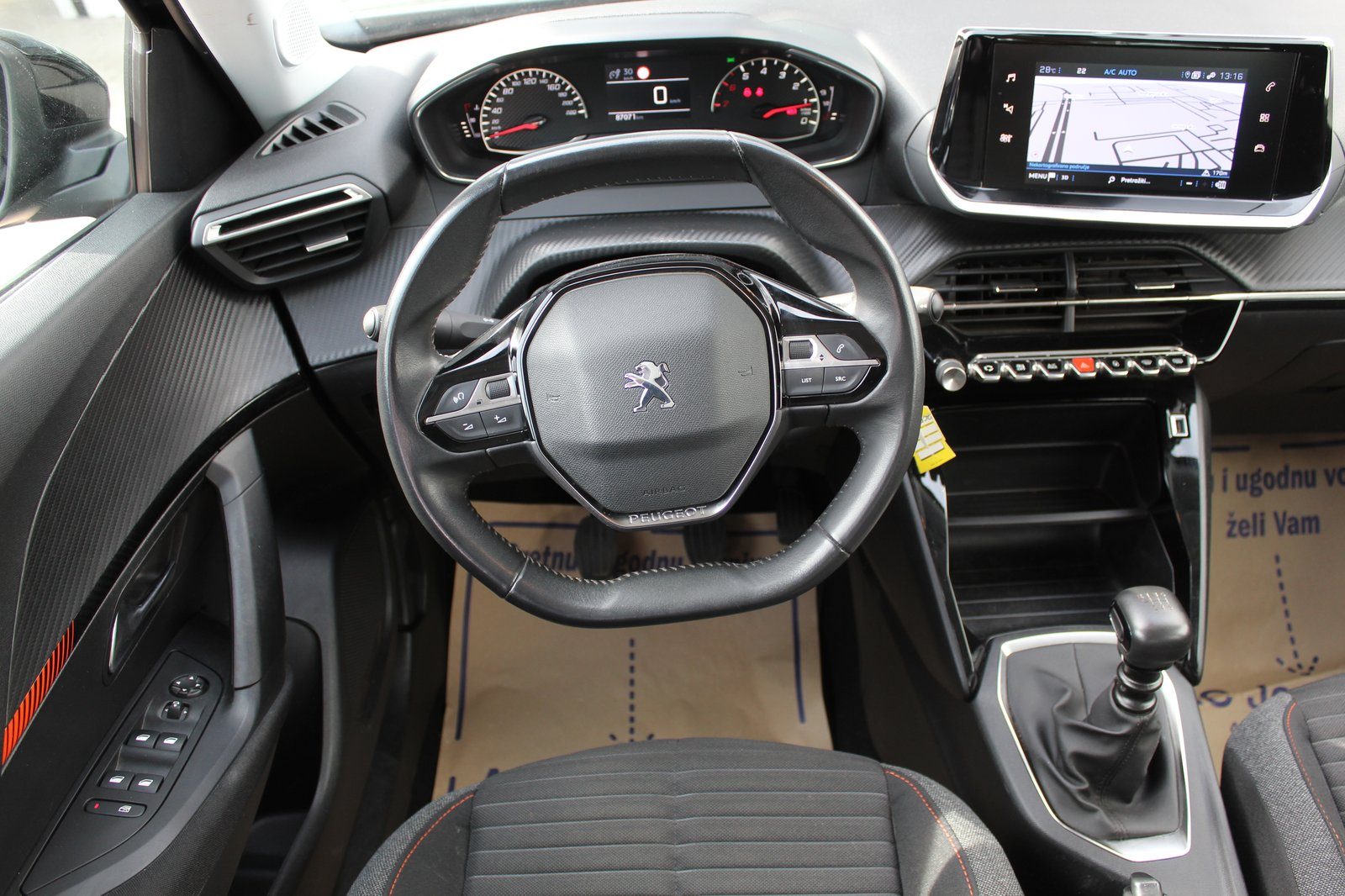 2022 Peugeot 2008 — fotografija 10