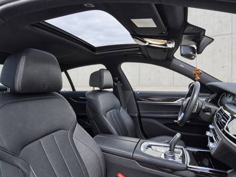2017 BMW Serija 7 M Sport — sličica 19