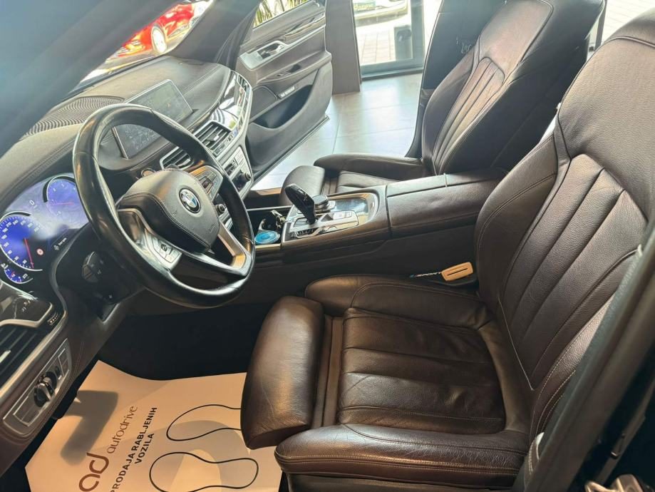 2017 BMW Serija 7 — fotografija 13