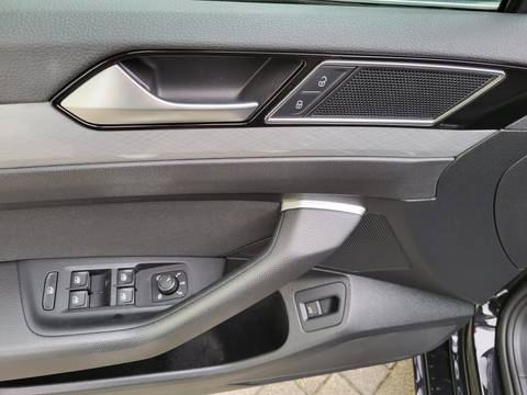 2020 Volkswagen Passat — sličica 24