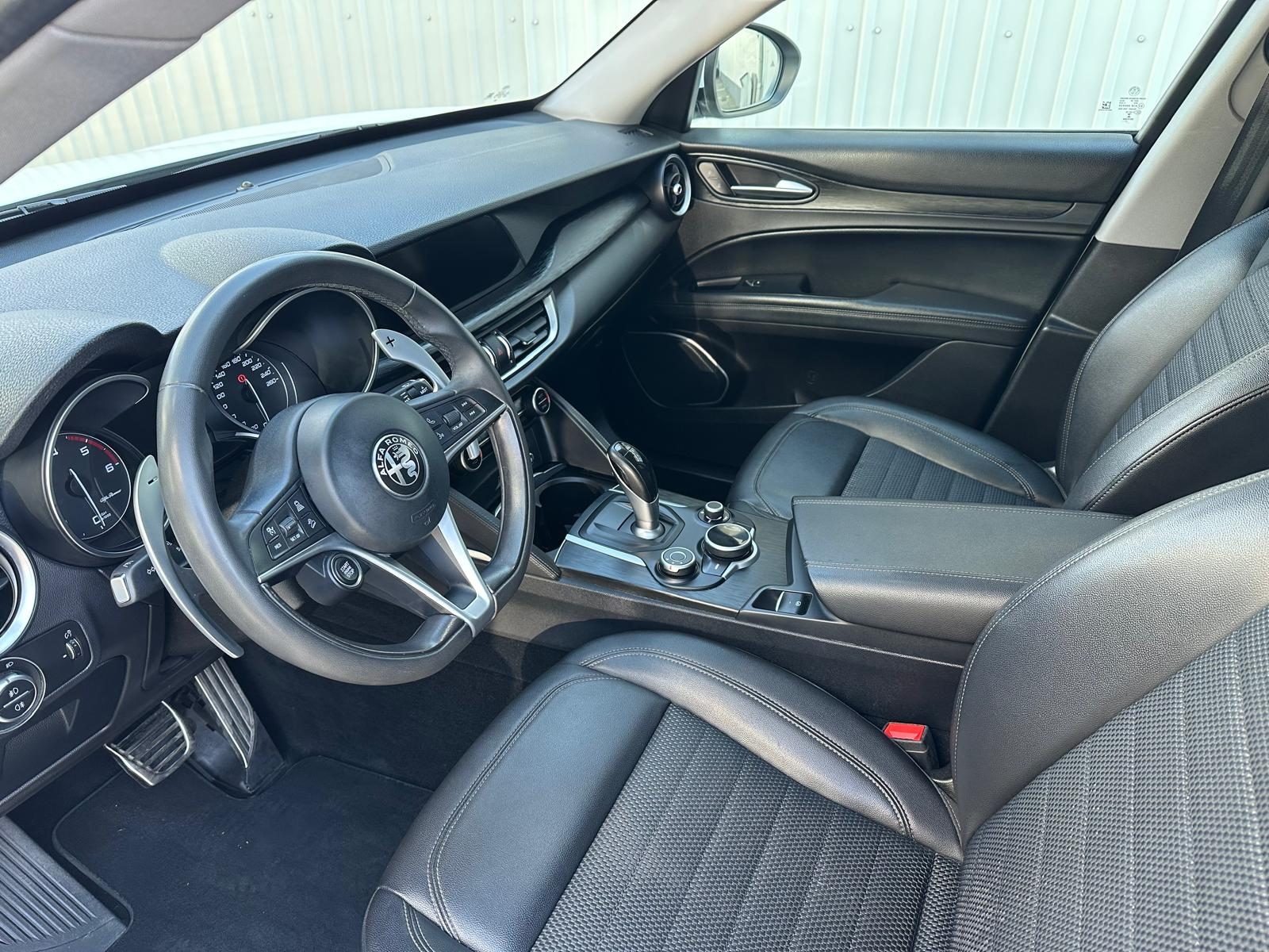 2018 Alfa Romeo Stelvio — fotografija 9