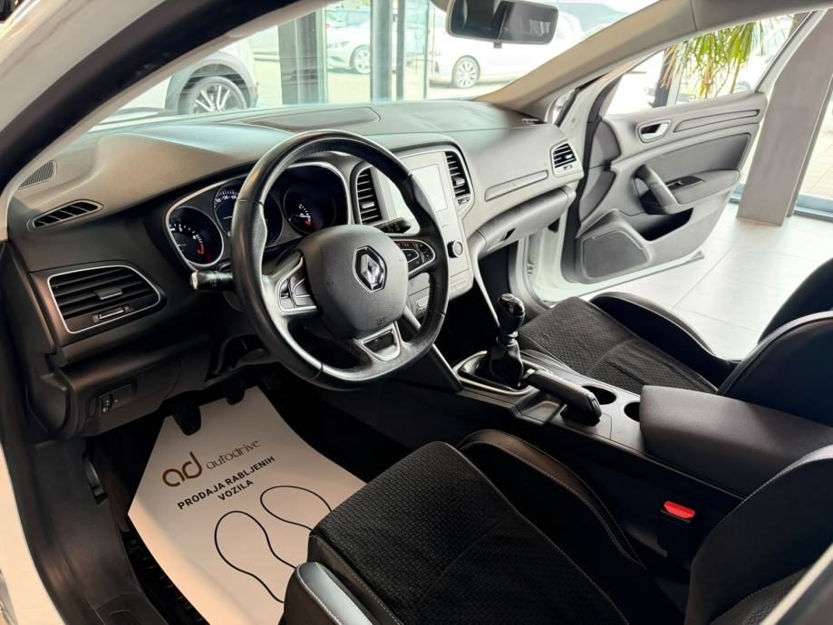 2017 Renault Megane — fotografija 12