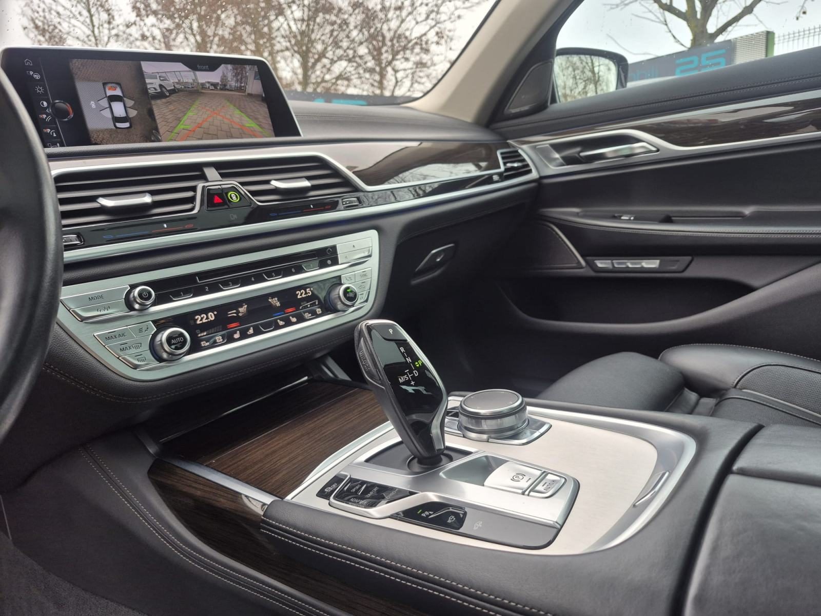 2016 BMW Serija 7 — fotografija 17