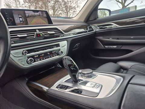 2016 BMW Serija 7 — sličica 17