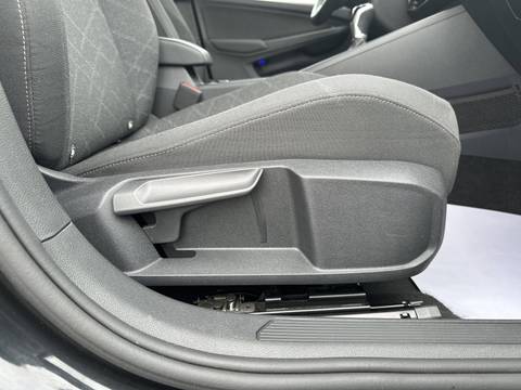 2024 Volkswagen Golf — sličica 22